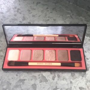 Bobbi Brown eyeshadow pallet.
